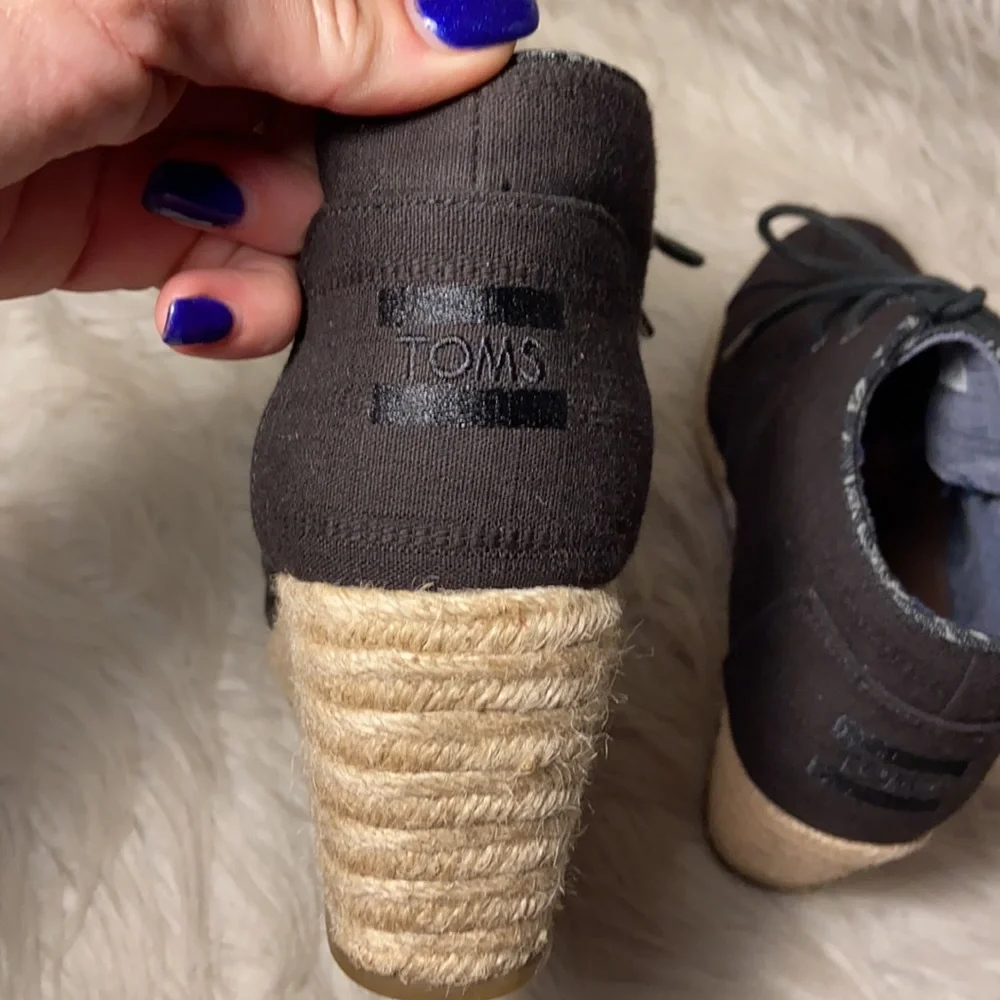 Tom's Black Wedge Lace-up Booties sz 7